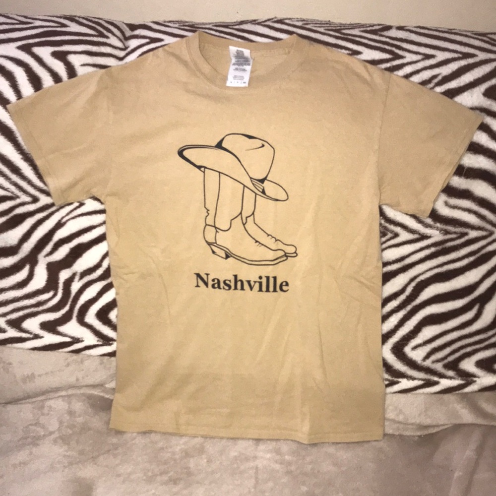 Gildan small Nashville tee tan and black